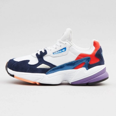 Giày thể thao thời trang hiện đại 2031